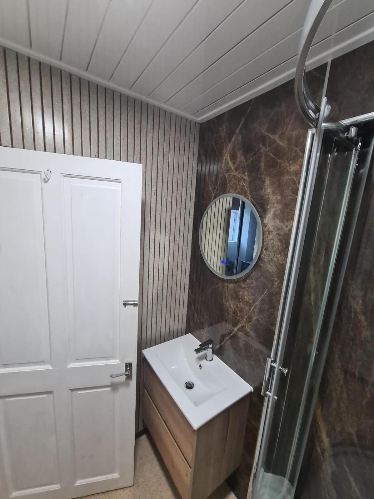 Modern 2 Bedroom And 2 Bath *
