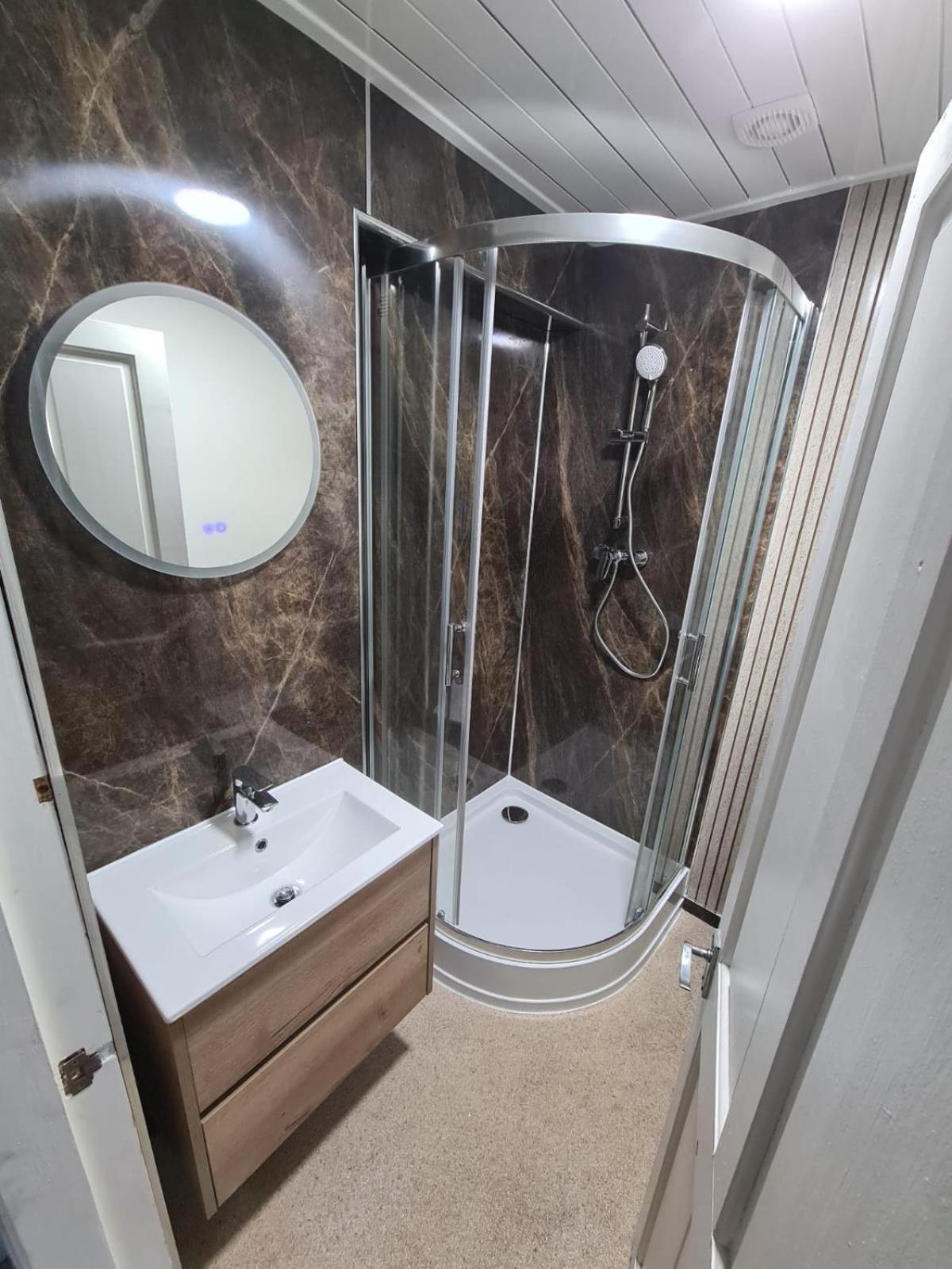 Modern 2 Bedroom And 2 Bath Apartment