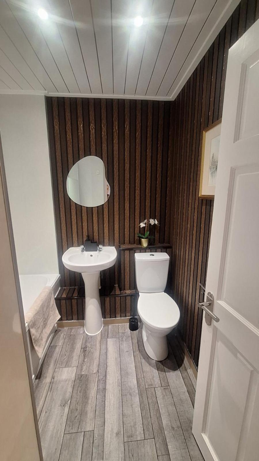 Apartment Modern 2 Bedroom And 2 Bath *